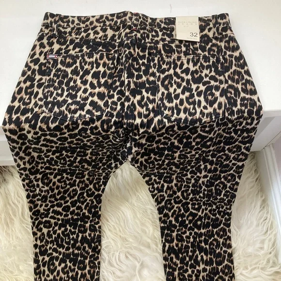 ALICE + OLIVIA High-Rise Straight Leg Jeans - Picture 8 of 11